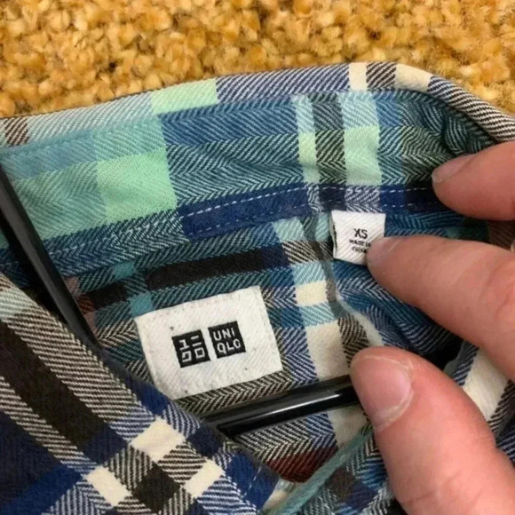 Men's Uniqlo plaid button down shirt xs - Picture 2 of 3